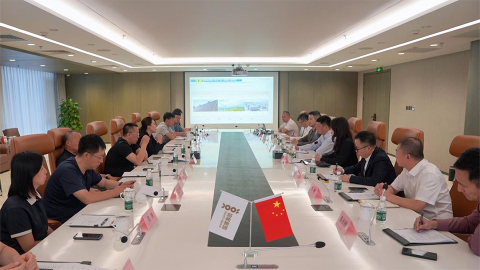 北镇市长马玥一行到访多弗集团 与董事长胡兴荣座谈