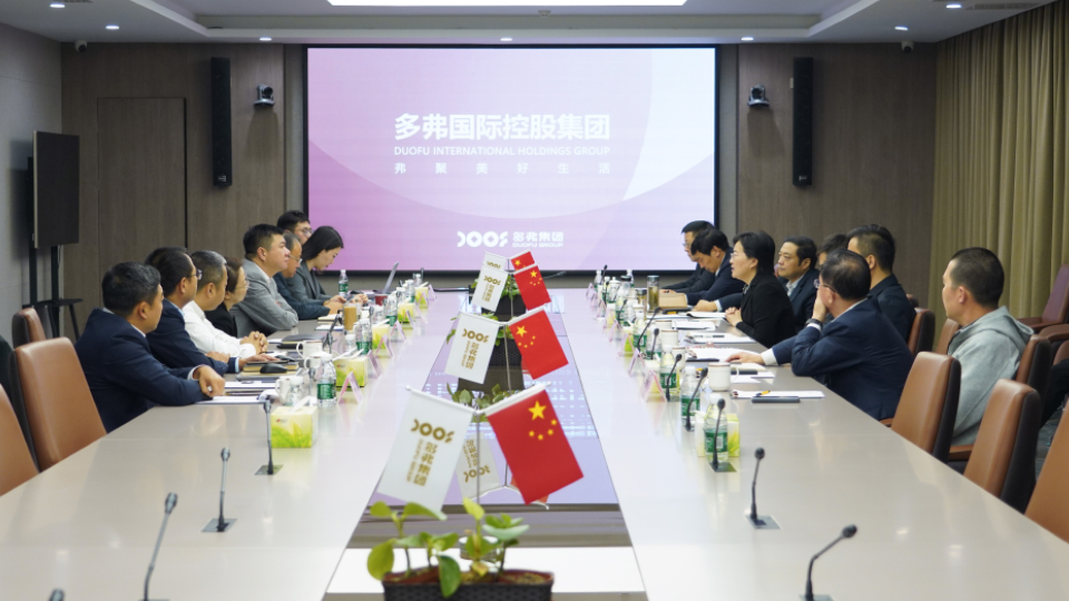 政企携手启新篇 亳州市委书记、市长秦凤玉与多弗集团董事长胡兴荣座谈
