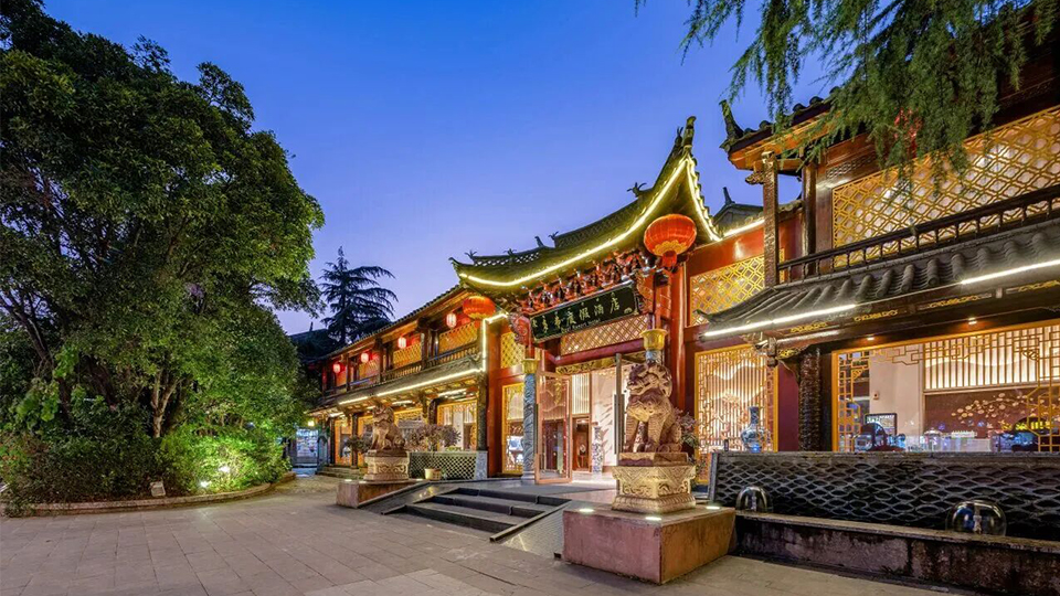 丽江多弗度假酒店荣膺“中国西部酒店行业金茶花奖——2025年度最受欢迎旅游度假酒店”